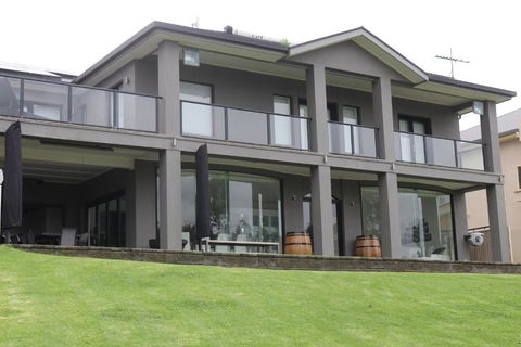 River Devine - Accommodation Melbourne 0