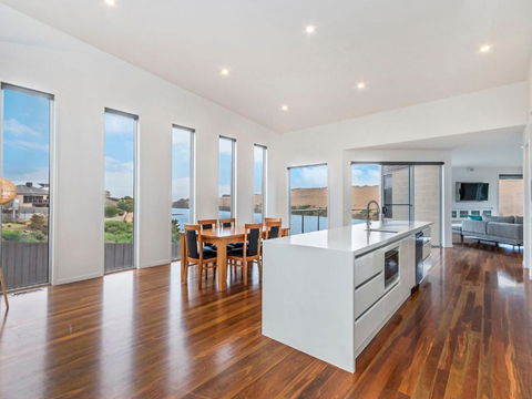 River Reveal - Accommodation Melbourne 2