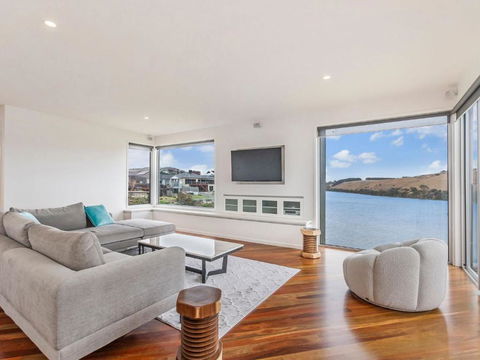 River Reveal - Accommodation Melbourne 0