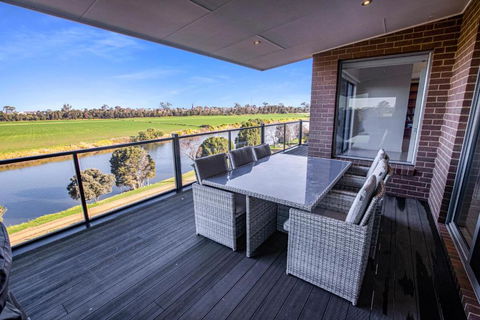 Riverside Haven - Accommodation Melbourne 0
