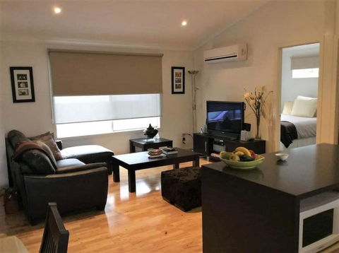 Riverside Holidays By Readyset - Accommodation Melbourne 0
