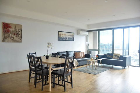 RiverView Spacious 3BR2Bath2Car WifiPoolGym Crown - Accommodation Melbourne 3