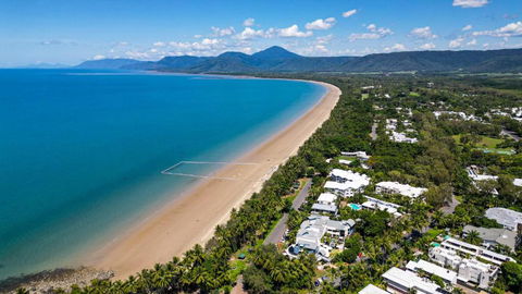 Resort-style Swim Out - A Poolside Oasis - Accommodation Melbourne 3
