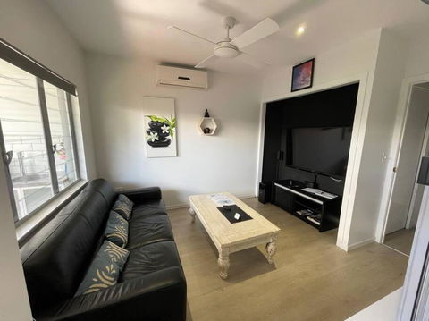 Relax At Trinity Beach Getaway, Blue Lagoon, Trinity Beach - Accommodation Melbourne 2