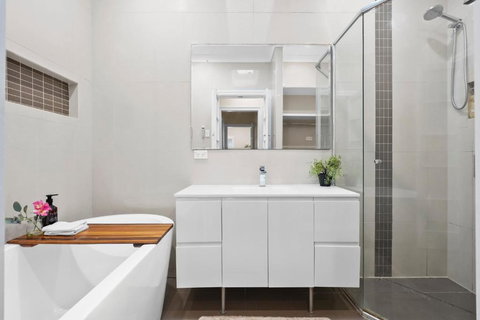 Room In Large Home 6 Min To CBD - Accommodation Melbourne 3