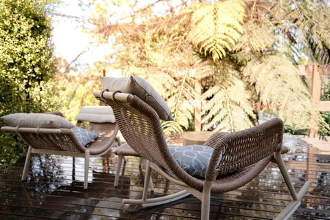 Romantic Garden Cottage With Home Cinema - Accommodation Melbourne 2