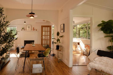 Romantic Garden Cottage With Home Cinema - Accommodation Melbourne 1