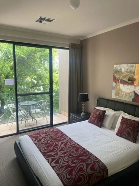 RNR Sturt Holiday Home - Accommodation Melbourne 0