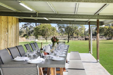 Roads End With Games Barn Ponies Alfresco Dining - Accommodation Melbourne 2