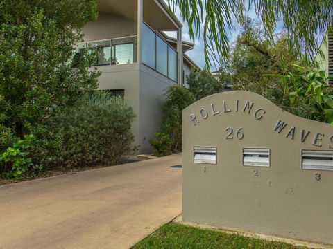Rolling Waves No 2 - Accommodation Melbourne 0