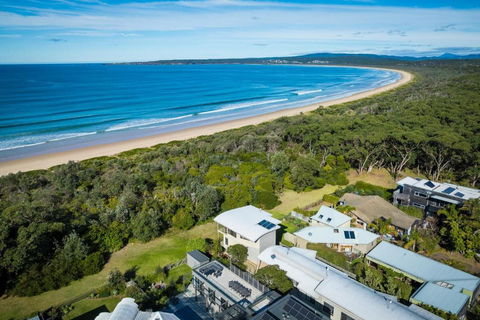 Rolling Waves 3 - Beach Access & Pet Friendly! - Accommodation Melbourne 0