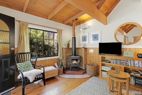 Romantic Tricklebeck Spa Cottage - Accommodation Melbourne 1