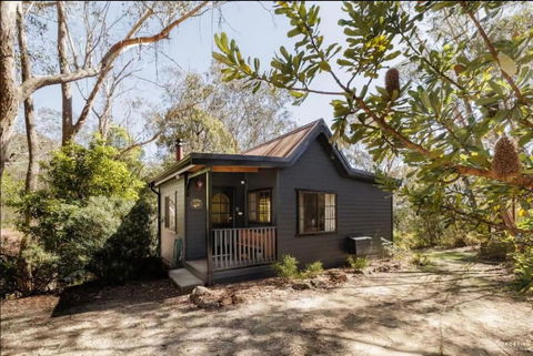 Romantic Tricklebeck Spa Cottage - Accommodation Melbourne 0