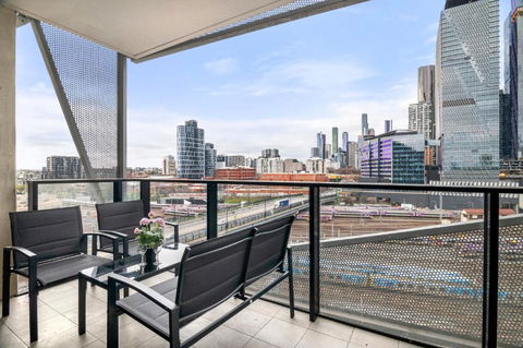 Rooftop Pool 2BR Apartment At Marvel Stadium With Free Parking - Accommodation Melbourne 2