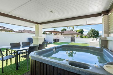 Rooftop Tranquility At Stunning Temple Resort - Accommodation Melbourne 0