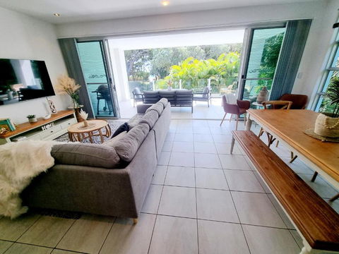 Rosalynda- Luxury Beachfront 3 BR Townhouse - Melbourne 4u 3