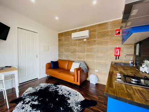 Rose Quartz - 1 Bed With Mountain Views - Kundalini Lodge - Accommodation Melbourne 3