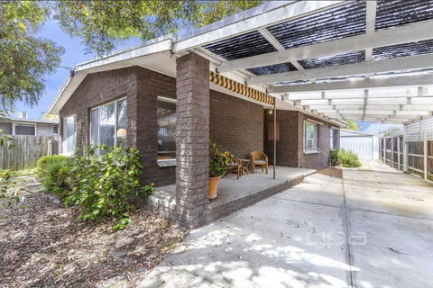 Rosebud Beachhouse Across From Beach - Accommodation Melbourne 3