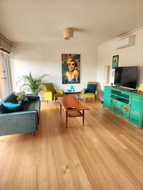 Rosebud Retro Retreat - Accommodation Melbourne 0
