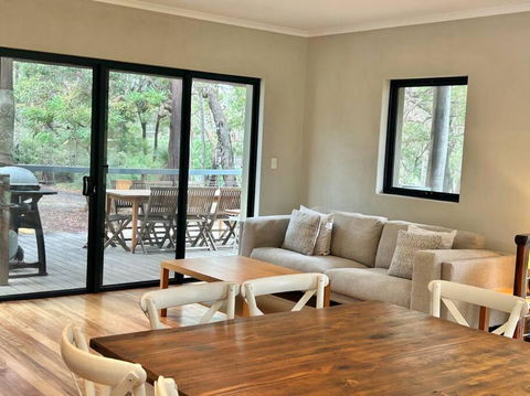Rosella - Bushland Hideaway - Accommodation Melbourne 0