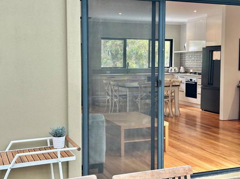 Rosella - Bushland Hideaway - Accommodation Melbourne 3