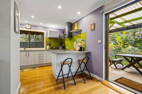 Roses On The River - An Absolute River Frontage Cottage - Accommodation Melbourne 3