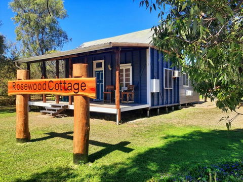 Rosewood Cottage -Entire 2 Bedroom Home With Netflix & WiFi - Melbourne 4u 1