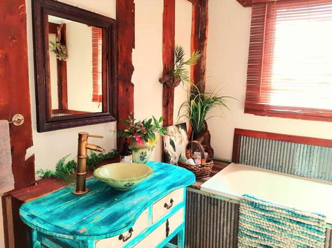 Rosewood Cottage -Entire 2 Bedroom Home With Netflix & WiFi - Melbourne 4u 3