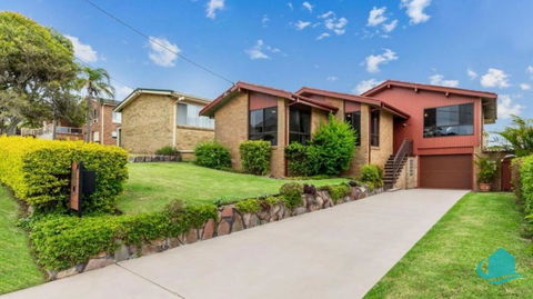 Rosies Retreat - 300m To The Sandy Shores Of Caves Beach - Melbourne 4u 3