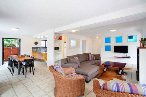 Ross Cres Spacious Private Beach House - Accommodation Melbourne 2