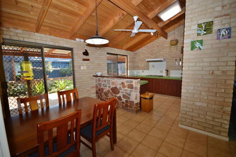 Rossys Retreat - Kalbarri WA - Melbourne 4u 3