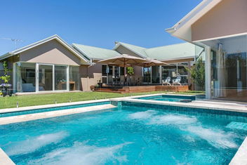 Royadie Resort - Pool Spa Tennis 500m To Beach with Accommodation Melbourne