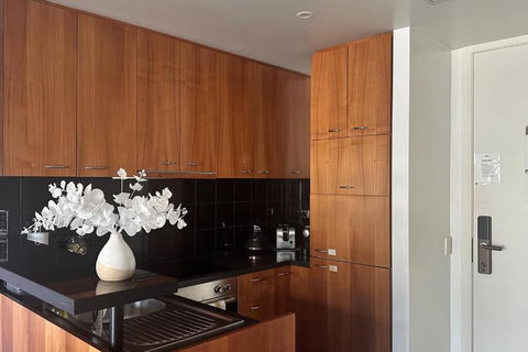 Royal Garden Residence - Melbourne 4u 2