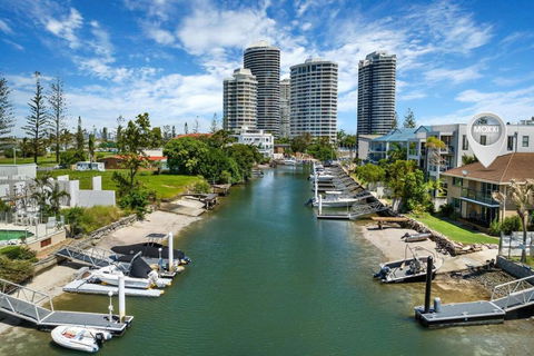 Runaway Bay Waterfront Delight - Accommodation Melbourne 0