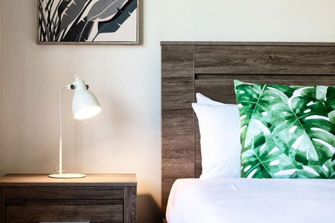 Runaway Bay Waterfront Delight - Accommodation Melbourne 2