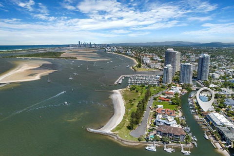 Runaway Bay Waterfront Delight - Accommodation Melbourne 1