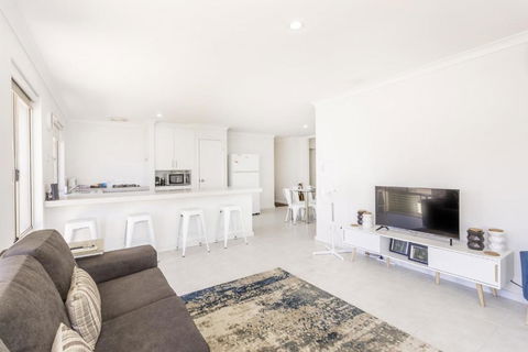 Safari Family Stay - EXECUTIVE ESCAPES - Accommodation Melbourne 0