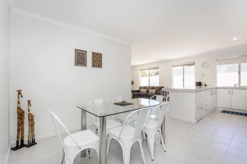 Safari Family Stay - EXECUTIVE ESCAPES - Accommodation Melbourne 1