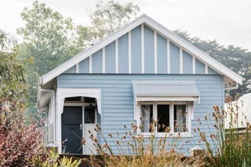 Sailors Whisk, Luxurious Restored Antique Cottage with Accommodation Melbourne