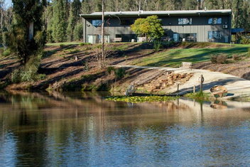 Saladin Lodge with Accommodation Melbourne