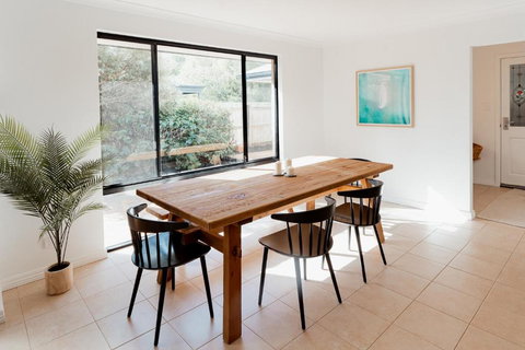 Salhus - Sleep In King Beds & Easy Walk To Town - Accommodation Melbourne 2