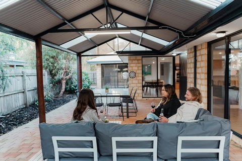 Salhus - Sleep In King Beds & Easy Walk To Town - Accommodation Melbourne 0