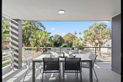 Saltwater Escape - Contemporary Seaside Stunner - Accommodation Melbourne 3