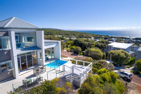 Salty Kiss I Private Properties - Accommodation Melbourne 0