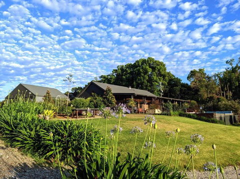 Samsara Farm Cottage - Stunning Hinterland Oasis - Accommodation Melbourne 0