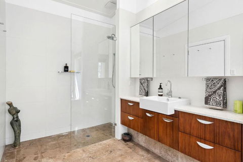 Sanctuarium - Accommodation Melbourne 3