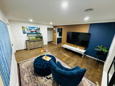 Sanctuary Lakes Holiday House - Accommodation Melbourne 0