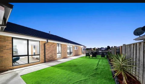 Sanctuary Lakes Holiday House - Accommodation Melbourne 1