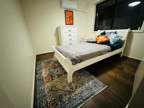 Sanctuary Lakes Holiday House - Accommodation Melbourne 2