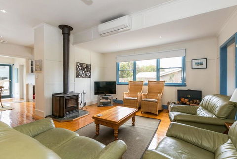 Sand Surf And Sunshine - Accommodation Melbourne 2